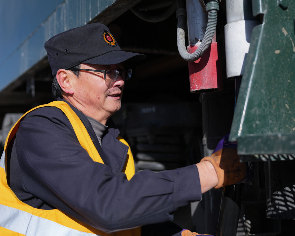 新春走基层丨高原铁路送水人韩景泉：不曾失约的42年